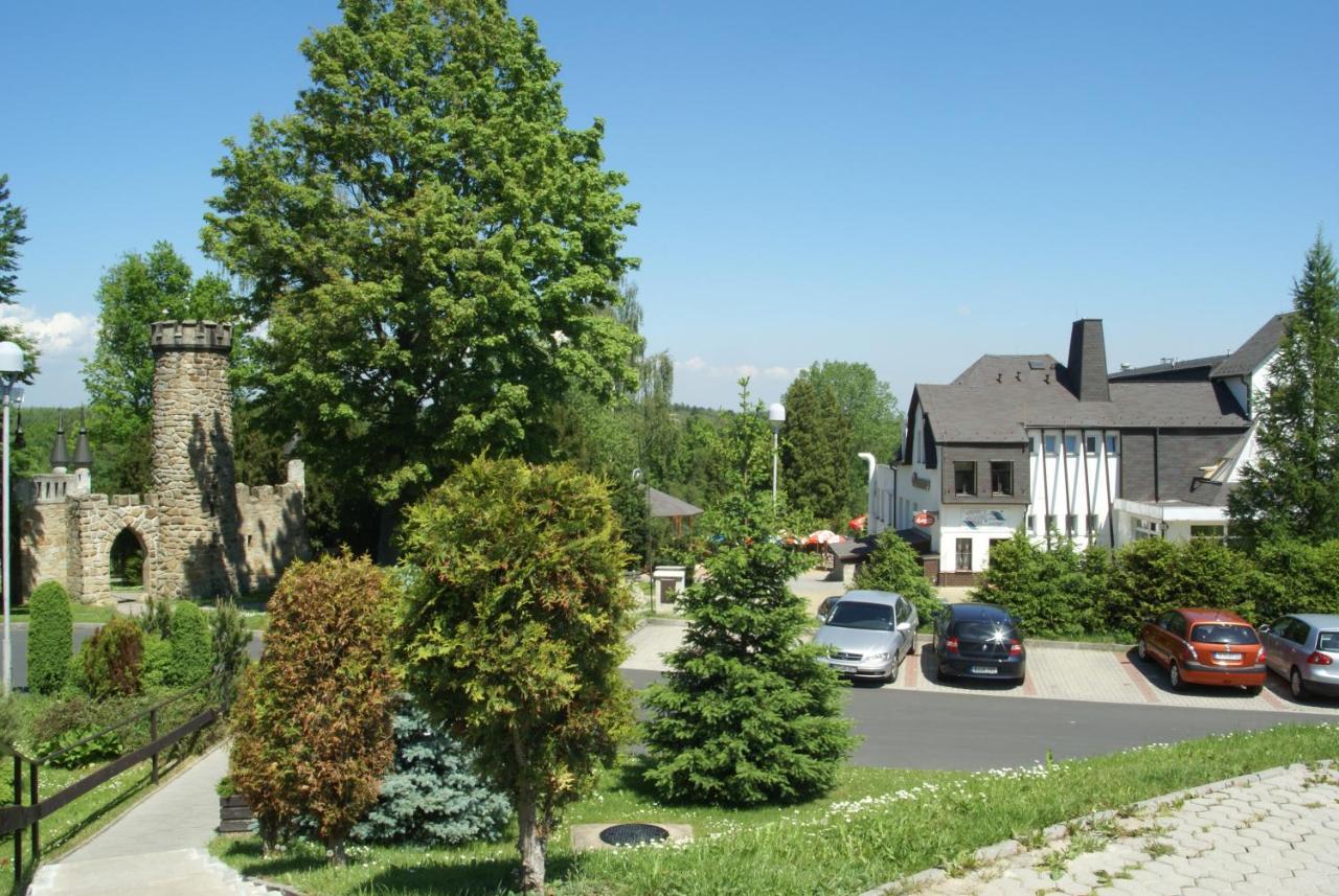 Garni Hotel Pyramida Cheb Buitenkant foto